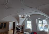 WOHN-UND GESCHÄFTSHAUS AUS DEM 16. JAHRHUNDERT IM HERZEN VON LANGENLOIS 100 m Kellerröhre, Nebengebäude, Innenhof, Geschäftslokale, usw.