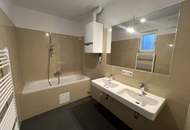 UNBEFRISTET - helle 2,5-Zimmer Dachgeschosswohnung mit Wohnküche, Schrankraum, 26 m2 Dachterrasse und Kellerabteil nahe Schönbrunn