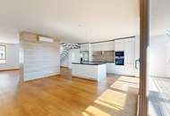 Helle, exklusive 4-Zimmer-Maisonette-Dachgeschosswohnung mit großer Terrasse und Klimaanlage