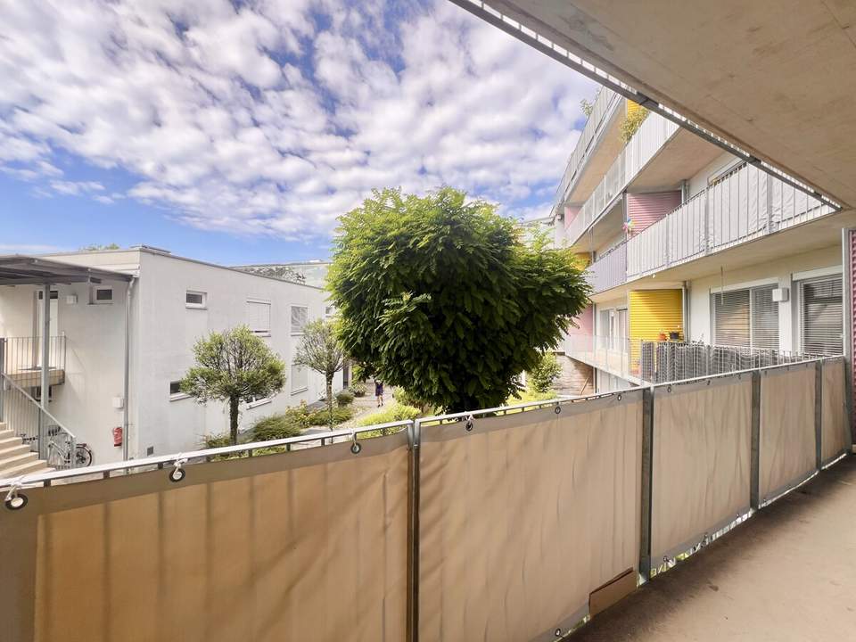 Gepflegte 2-Zimmer-Wohnung mit Balkon und Tiefgaragenstellplatz - WG geeignet!