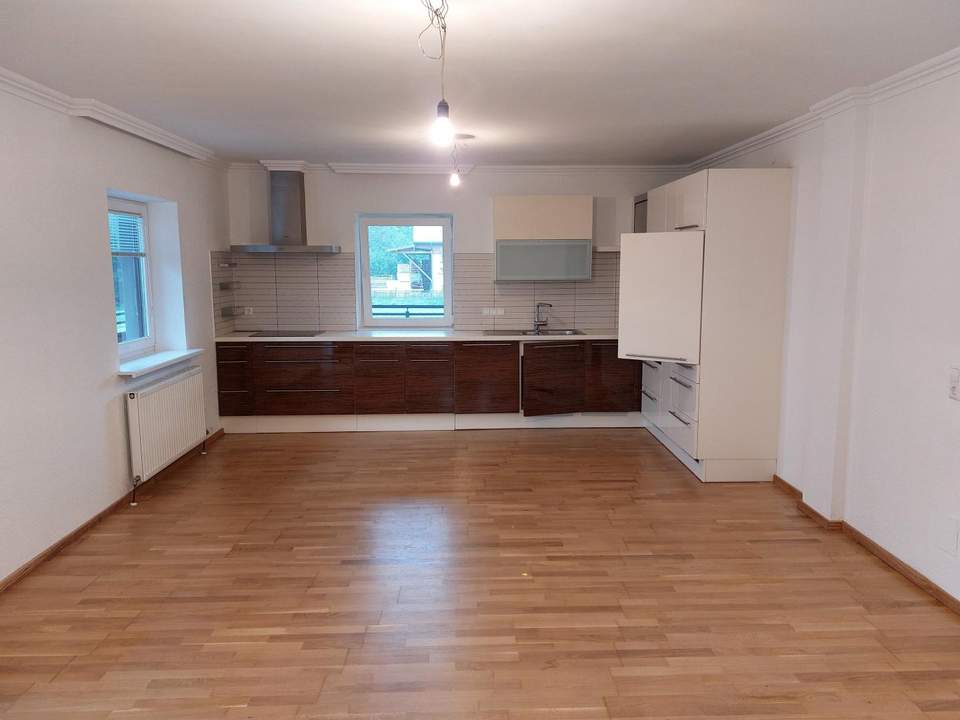 Thalgau: 2 Zimmerwohnung mit Loggia und Parkplatz