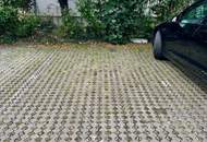 Schöne 2-Zimmer-Dachgeschoss-Wohnung mit Balkon und Parkplatz