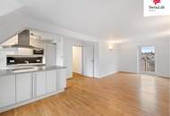 Helle 2 Zimmer Dachgeschoßwohnung | Große Terrasse | Hofseitiger Balkon | Sauna