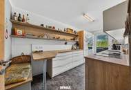 Lichtdurchflutetes Familienglück mit Bergpanorama: Modernisierte 4-Zimmer-Wohnung mit 2 Balkonen & Parkplatz zu kaufen