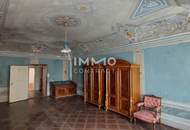 WOHN-UND GESCHÄFTSHAUS AUS DEM 16. JAHRHUNDERT IM HERZEN VON LANGENLOIS 100 m Kellerröhre, Nebengebäude, Innenhof, Geschäftslokale, usw.