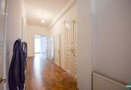 WG-geeignet: Schöner 3,5-Zimmer-Altbau mit hofseitigem Schlafzimmer