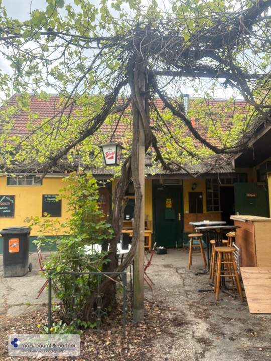 Lokal mit grossem schattigen Gastgarten, Platz für Grill und Feiern