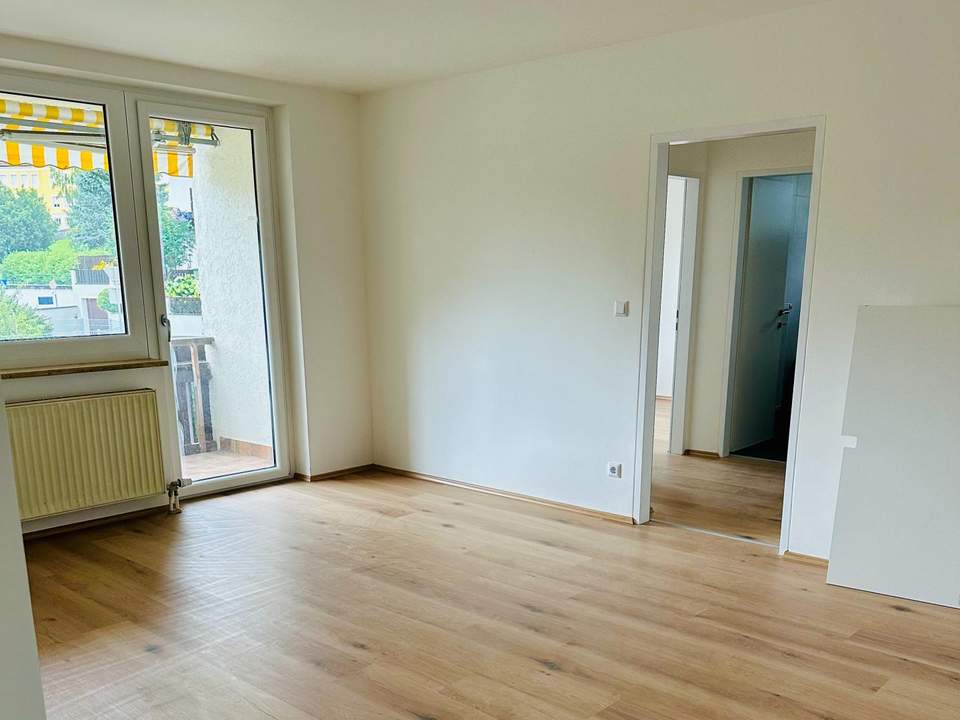 MIETE: Wohnung mit Loggia im Zentrum