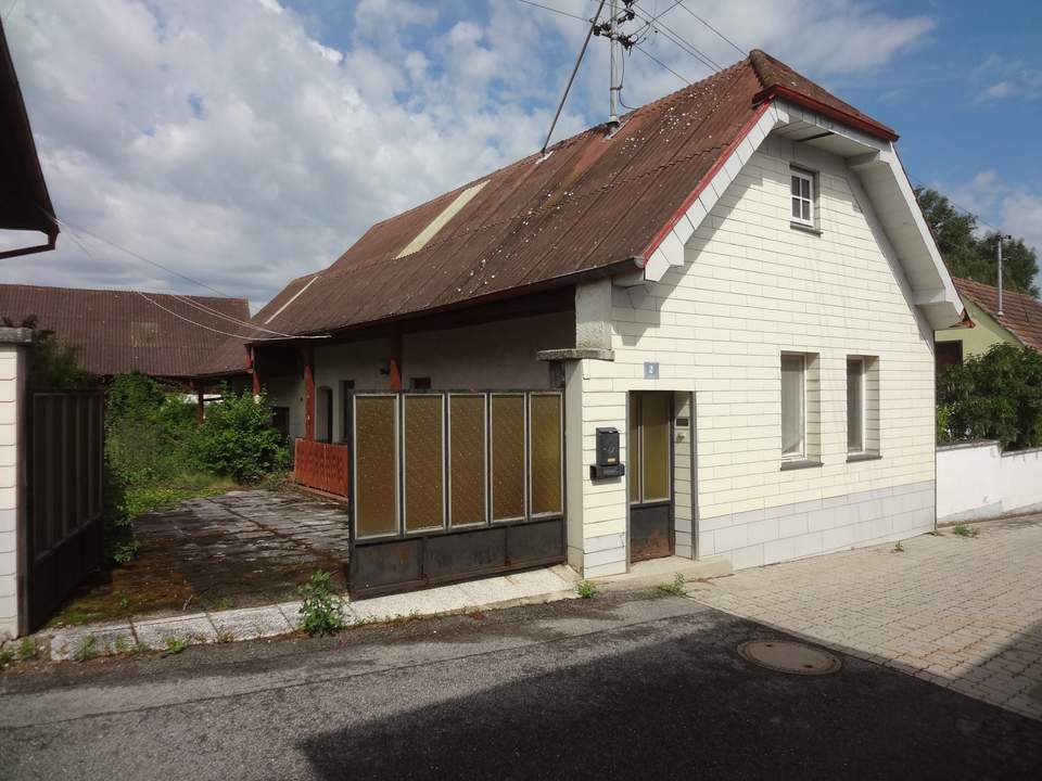 EHEM. KLEINES BAUERNHAUS IN DORFLAGE!