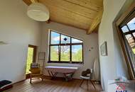 Außergewöhnliches Haus mit separater Wohneinheit oder Praxis auf ca. 5.863 m² Grund in idyllischer Ruhelage nahe der Bezirkshauptstadt Ried im Innkreis!