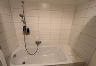 Wohnen in den DRAGONERHÖFEN von Wels - gepflegte 1-Zimmer Wohnung mit Abstellraum und modernem Badezimmer (inkl. Wanne)! Verfügbar ab 01.09.2026!