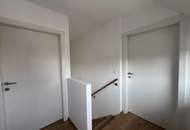Erstbezug !! Traumhafte Doppelhaushälfte , Wohnkeller mit Garten und 2 Stellplätzen!