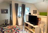 "Renovierte Doppelhaushälfte mit Keller & Garage!"