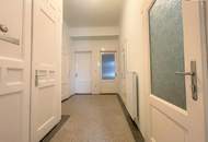 MIT BALKON! Tolle Altbauwohnung mit idyllischem Innenhof-Balkon, 2 Zimmer, mitten in der City! Besser geht´s nicht - diese Lage lässt keine Wünsche offen!
