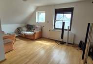 EIN- ZWEIFAMILIENHAUS MIT ZWEI EINGÄNGEN UND 3 GARAGEN