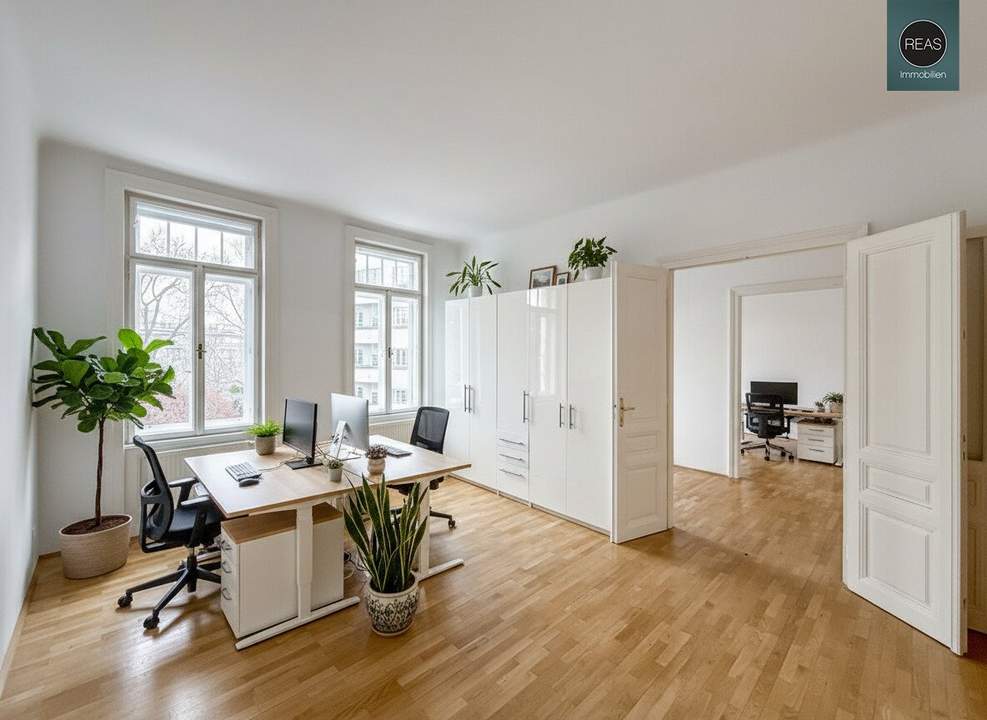 Büro: Stilvolles Altbauobjekt mit Klopfbalkon beim Währinger Schubertpark!