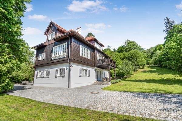 Exklusive Luxusvilla in Niederösterreich – 13 großzügige Zimmer und erstklassige Ausstattung für höchsten Wohnkomfort, Haus-kauf, 4.200.000,€, 3032 Sankt Pölten(Land)