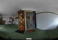 Entzückendes Einfamilienhaus mit Naturgarten, Nebengebäude und Carport