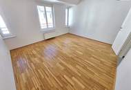 Traumblick - Ihr Logenplatz über der Stadt! Wohnen im Dachgeschoss mit WOW-Effekt! Traumhaft saniertes Altbauhaus + Hofseitige Terrasse + Tolle Infrastruktur und Anbindung + Lebensqualität pur!