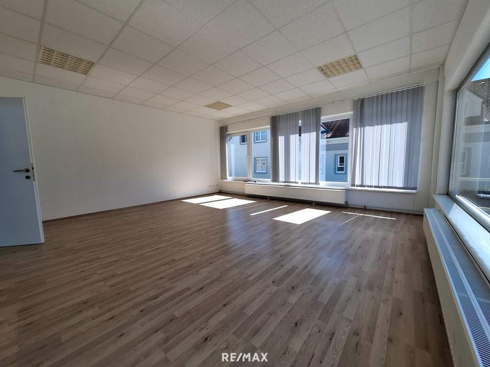 Geschäftslokal um 7.54/m² netto - St. Pölten–Nord - mit mehr als 10 Parkplätzen