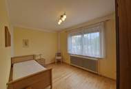 TRAUMHAFTER BUNGALOW SAMT GARAGE MIT MONTAGEGRUBE UND HERRLICHEM, SEHR GEPFLEGEN, IDYLLISCHEN GARTEN IN SEHR GEFRAGTER WOHNLAGE