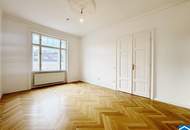 Eleganter Altbau mit modernem Penthouse-Dachausbau