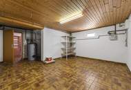 Ein Haus, viele Möglichkeiten | Großzügiges Zuhause mit zwei Wohnebenen und Ausbaureserve | 2 Küchen | Separate Eingänge | Garten mit viel Privatsphäre