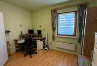 Bezugsfertiges Fertigteilhaus auf einem sonnigen Grundstück