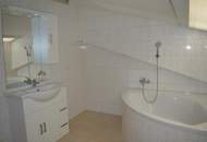 110 m² Dachgeschosswohnung mit Weitblick und Einbauküche