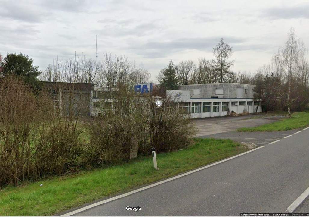 Gewerbeobjekt mit 1302 m2 Halle und 310 m2 Büro und 445 m2 Betriebswohnungen die auch als Büro genützt werden könnten
