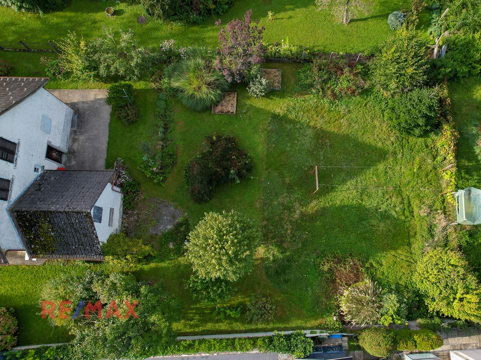 Gemütliches Grundstück für Ihre Familie zum attraktivem Preis im Herzen von Gisingen!