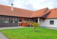 renovierter Vierkanthof mit großem Obstgarten