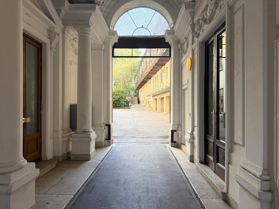 Wunderschöne 2-Zimmer Altbauwohnung mit Flair - UNBEFRISTET // Beautiful 2-Room Apt. in Century Building with flair - UNLI. RENT //