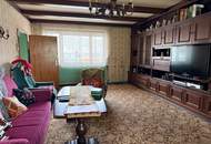 Retro-Charme mit vielen Räumen – Großzügiges Haus zur Sanierung