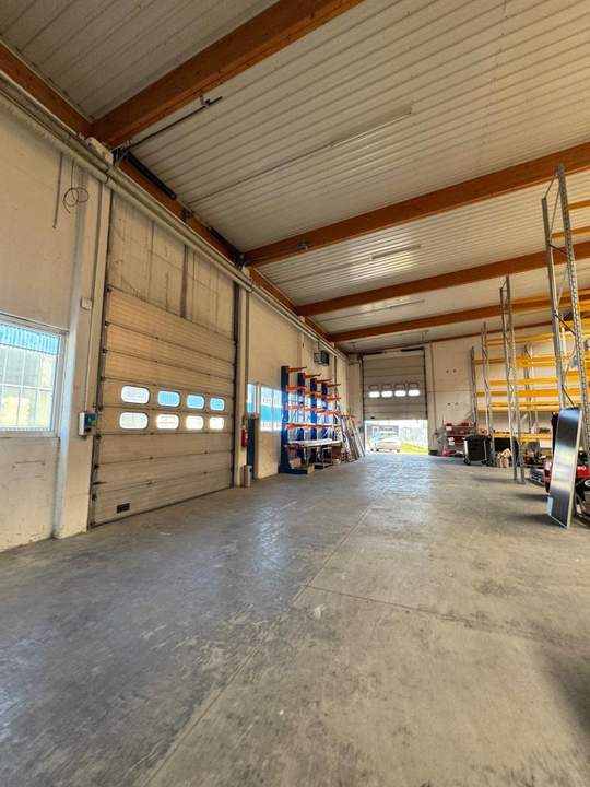 Lagerhalle inklusive Büro