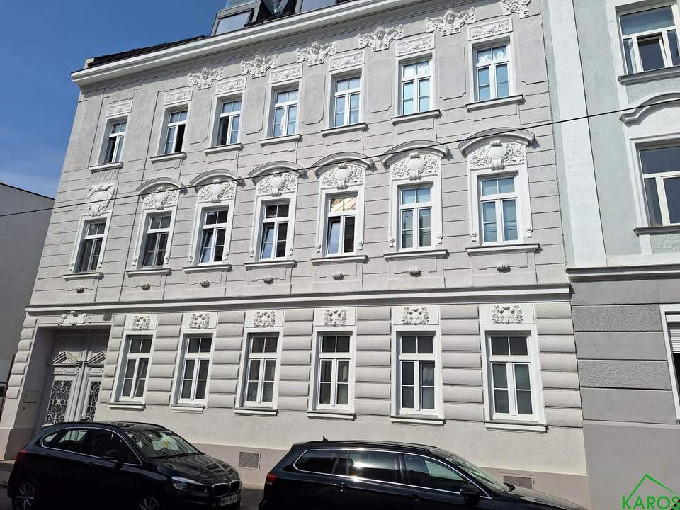 GEMÜTLICHE DACHGESCHOSSWOHNUNG MIT KÜCHE, KLIMA &amp; BALKON!