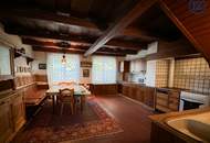 Charmantes Bauernhaus mit großem Grundstück, langgezogenem Hof, 2 Wohnungen und einem Swimmingpool