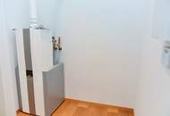 Großzügige Altbauwohnung mit kleinem Balkon in repräsentativen Stilaltbau