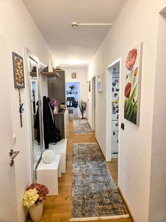 Preisreduktion! ELEGANT MÖBLIERT, MODERNISIERT UND PERFEKT GESCHNITTEN, MIT BALKON, TIEFGARAGENPLATZ UND VIEL KOMFORT