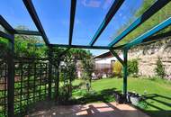 Unterkellerter Bungalow mit traumhaftem Garten u. Doppelgarage in zentraler Lage!