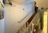 Viel barrierefreier Wohnraum, Platz für gemeinsame Werte und Indoor-Pool // Much barrier-free living-space, room for shared values, and indoor pool //