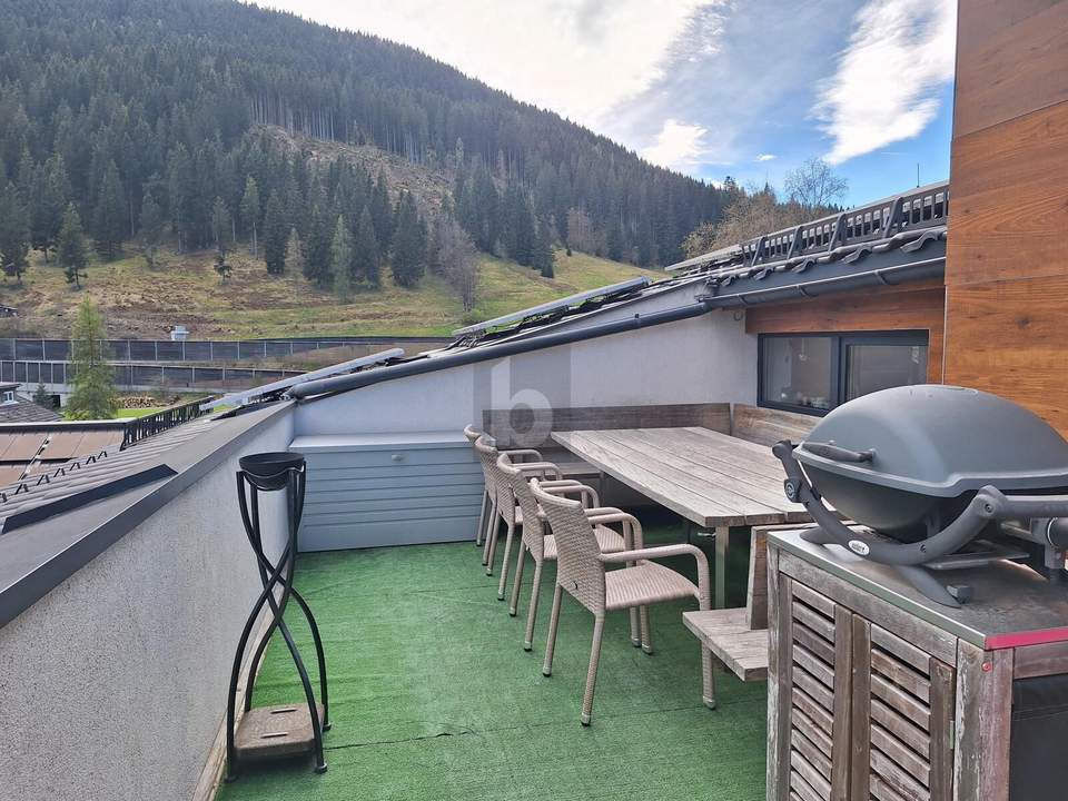 PENTHOUSE MIT EINZIGARTIGER AUSSICHT IN GUTEM ZUSTAND!