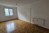 Geräumige und unbefristete 2-Zimmer-Wohnung mit Loggia!