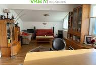 „Drei Wohnungen – ein Zuhause: Großzügiges Mehrfamilienhaus mit Pool, Sauna & Fernblick“