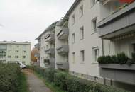 Ein sonniger Balkon mit Blick ins Grüne während Sie die Annehmlichkeiten der Stadt in perfekter Ruhelage genießen können?! Dieser 4-Zimmer Wohn(t)raum mit vielseitigen Einrichtungsmöglichkeiten ist genau das, wonach Sie immer gesucht haben!