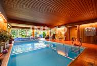 Zweifamilienhaus in schöner grüner Lage mit Swimming-Pool, Sauna.