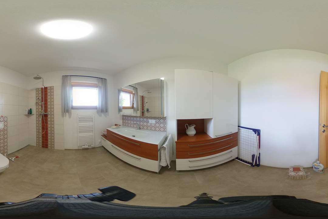 kleiner, neuwertiger Bungalow mit einzigartiger Steingartengestaltung und Naturteich