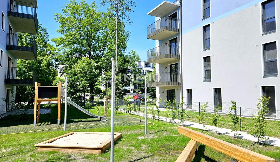 Provisionsfreier Erstbezug: Lichtdurchflutete 3-Zimmer-Wohnung mit Süd-Balkon und Grünblick