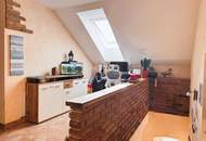 Wohnhaus mit 2 Einheiten, großer 2-stöckiger Garage und gemütlichem Garten