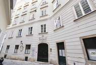 Biedermeierwohnung mit Balkon! Stylisch möbliertes 2-Zimmer-Apartment in Fußgängerzone!